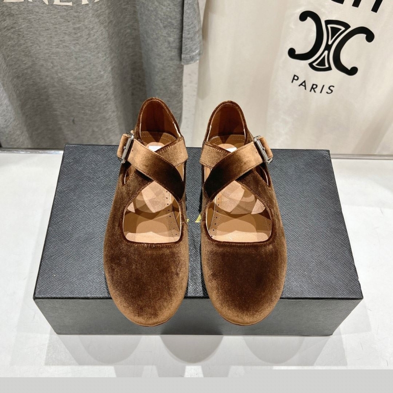 Other flat shoes